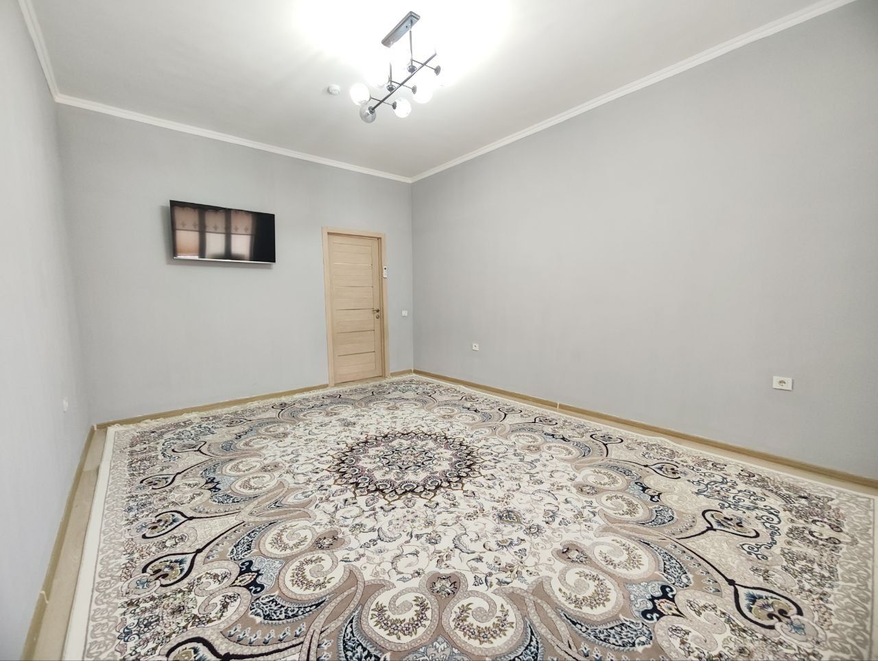 Sergeli choshtepa metroni yonida 3 xona 400$