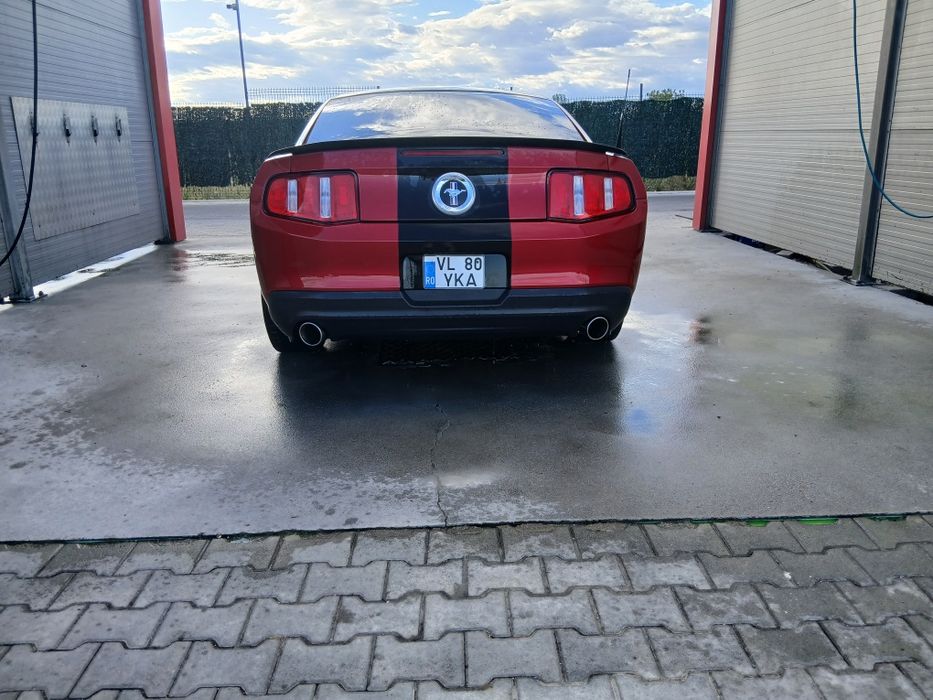 Vând Ford Mustang