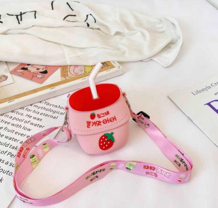 Детска чанта с форма на чаша ягода,бабъл чай