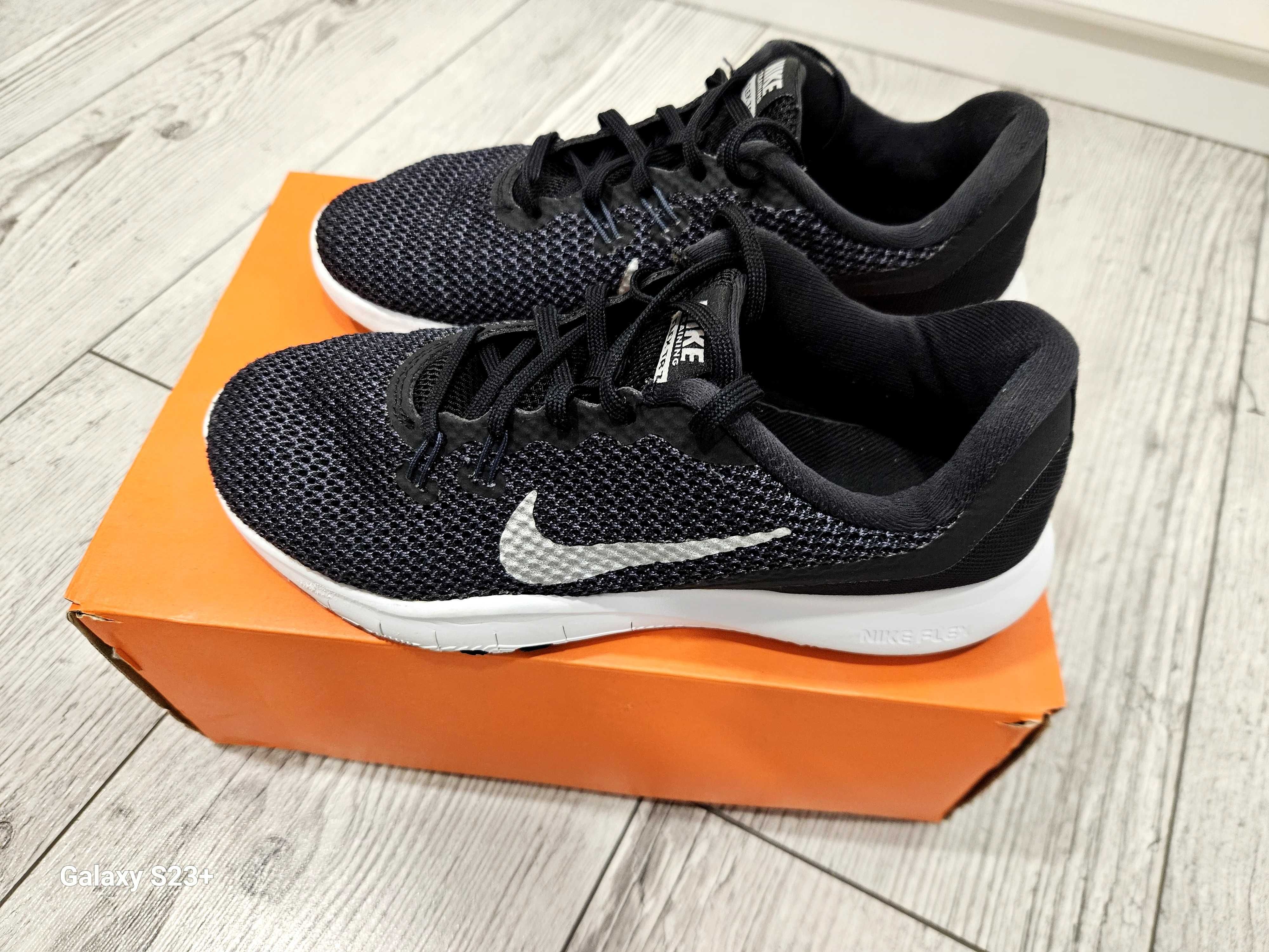 Дамски маратонки Nike