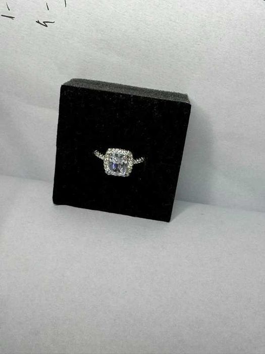 Vand inel de argint cu piatra