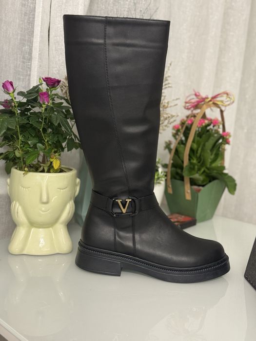 Дамски ботуши черни с нисък ток