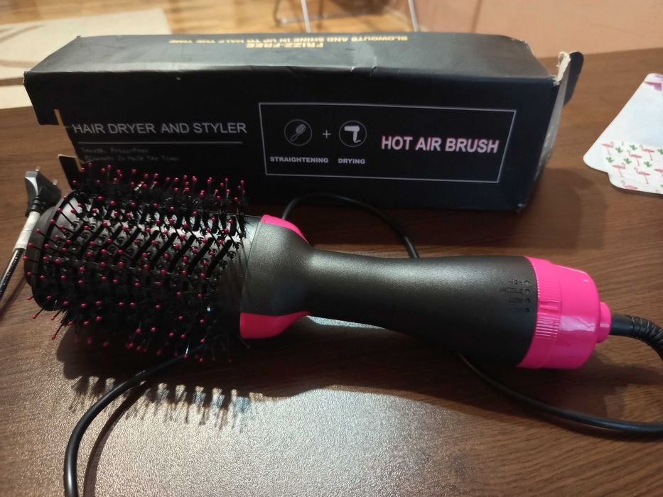 Четка сешоар с горещ въздух