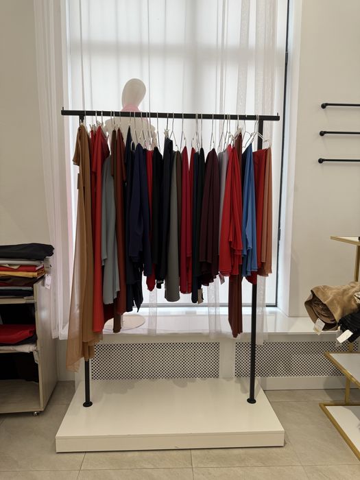 Мобильные торговые стойки/вешалки для одежды