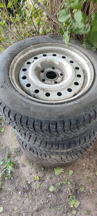 Продам комплект колёс на Волгу р15 срочно