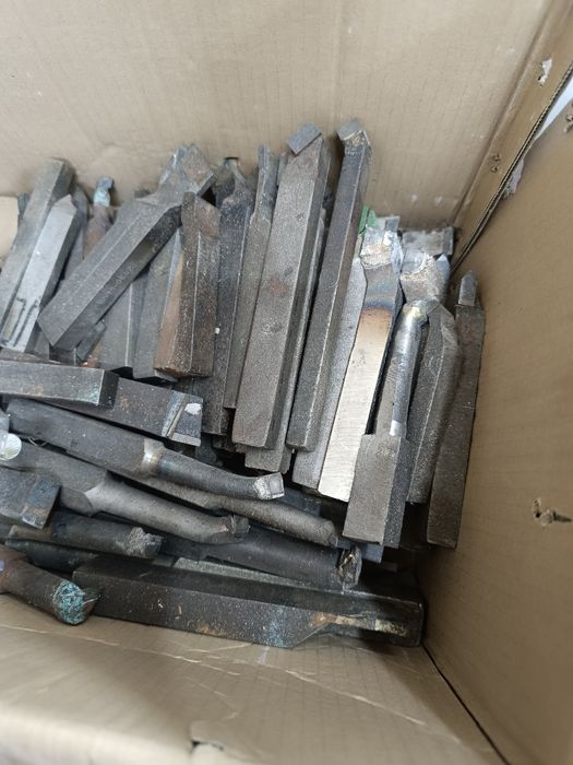 Резцы  токарные.