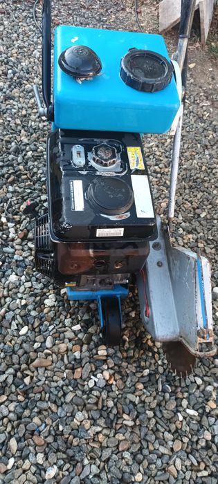 Mașina de tăiat beton și asfalt