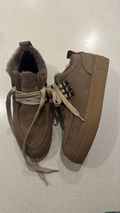 Ботинки из натуральной кожи и натуральным мехом р. 37