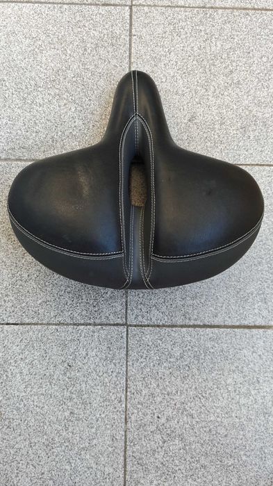 Продавам амортисьорно колче за седалка Ф30.6 и седалка неупотребявани