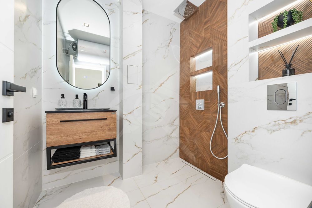 Продава се Двустаен апартамент в Пловдив, Център - 75 кв.м за 2294 €/кв.м - Снимка #8