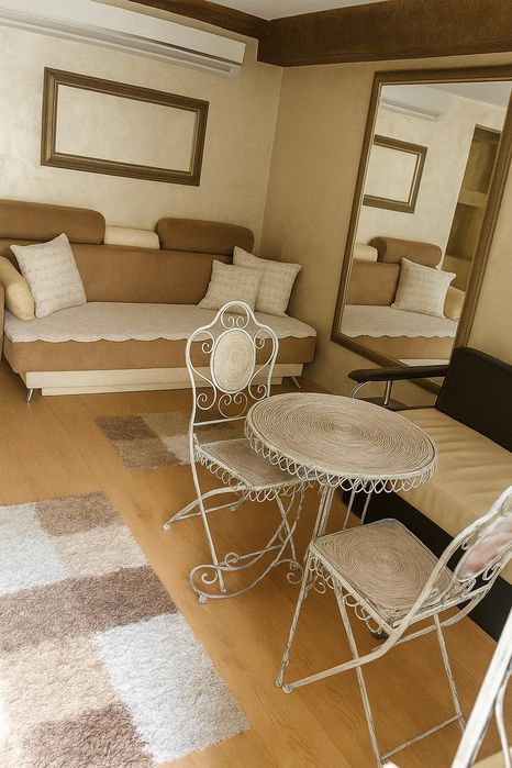 Двустаен апартамент под наем в Център