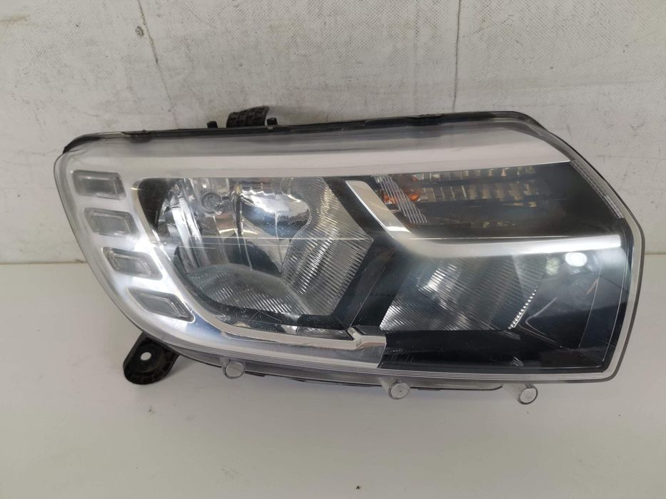 Десен фар Дачия Сандеро Степуей / Dacia Sandero Stepway генерация 2 [ф