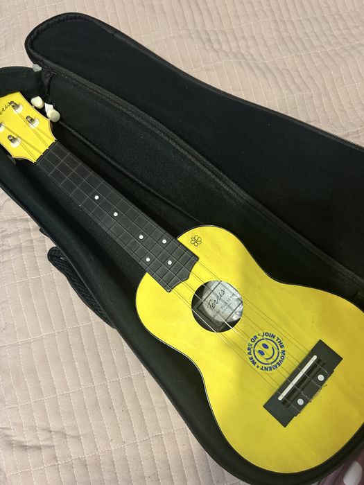 Укулеле с чехлом