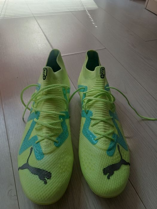 Vând ghete de fotbal Puma Ultimate Future 6 MxSG