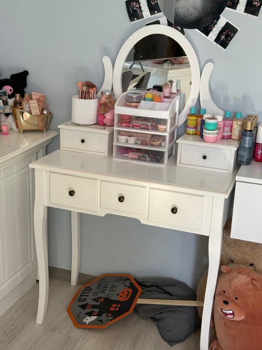 Vand pat divan ,birou dublu si masuta de toaleta