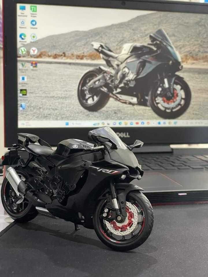 Yamaha R1 dekarativniy