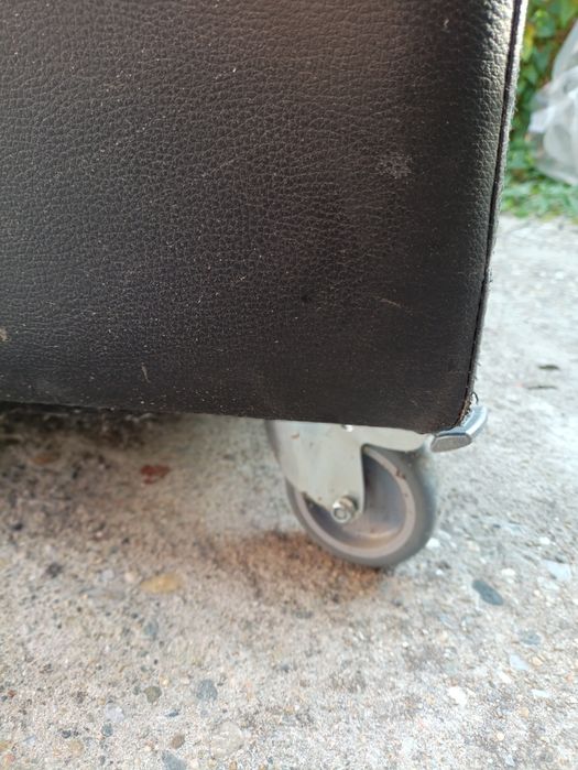 Canapea pentru terasa/curte din piele cu roti