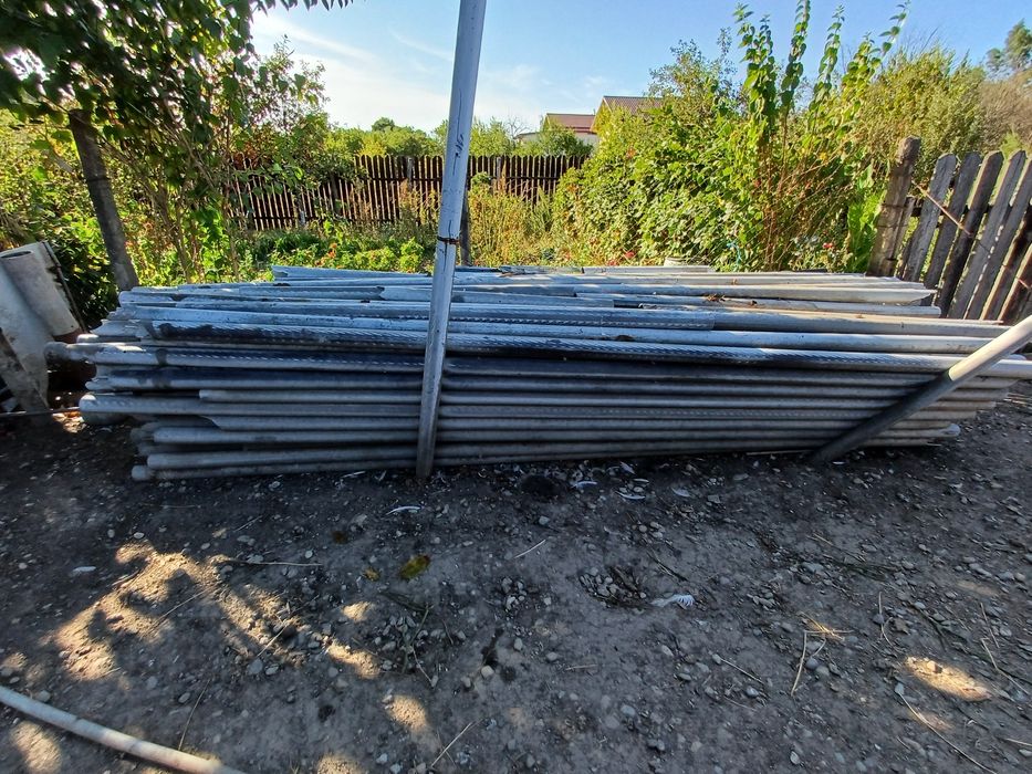 Vând tuburi de plastic