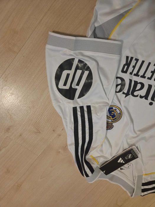 Фланелка на Реал Мадрид-размери М и Л