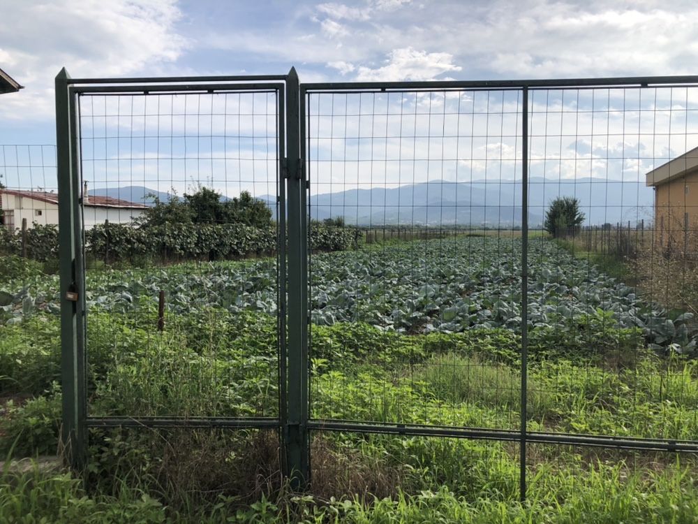 Земеделска земя-имот 1 700 кв.м. на 80 км от София