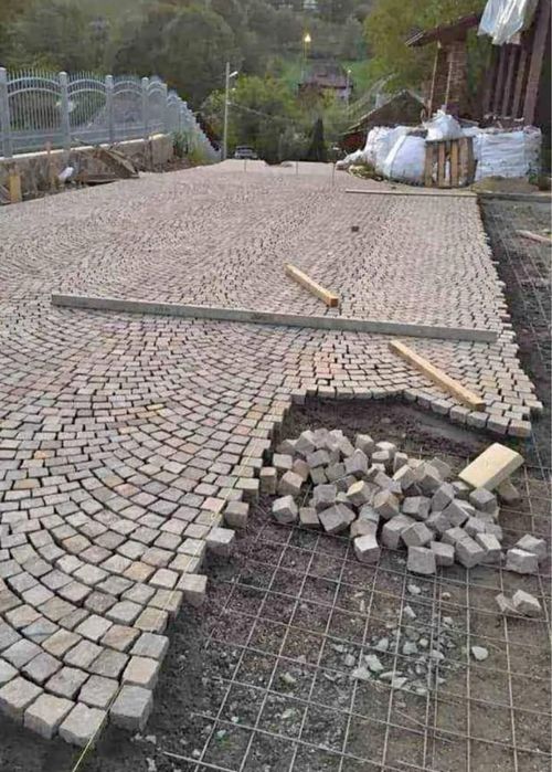 Vând piatră cubică de pavaj istoric și montez