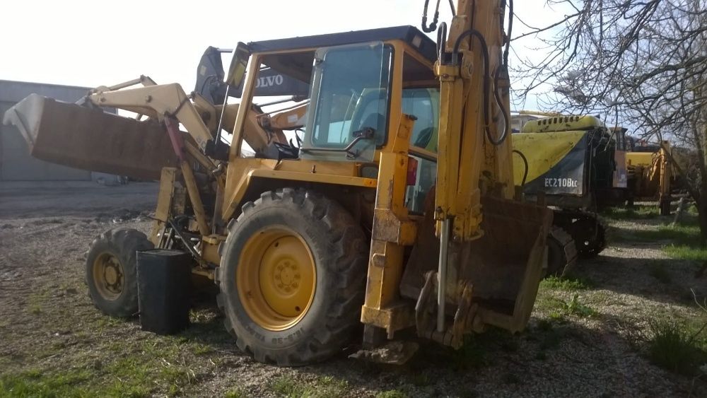 Dezmembrez buldoexcavator Massey Ferguson 50H