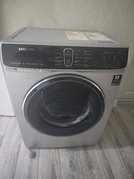 Стиральный машина в хорошем состояний , чистый.