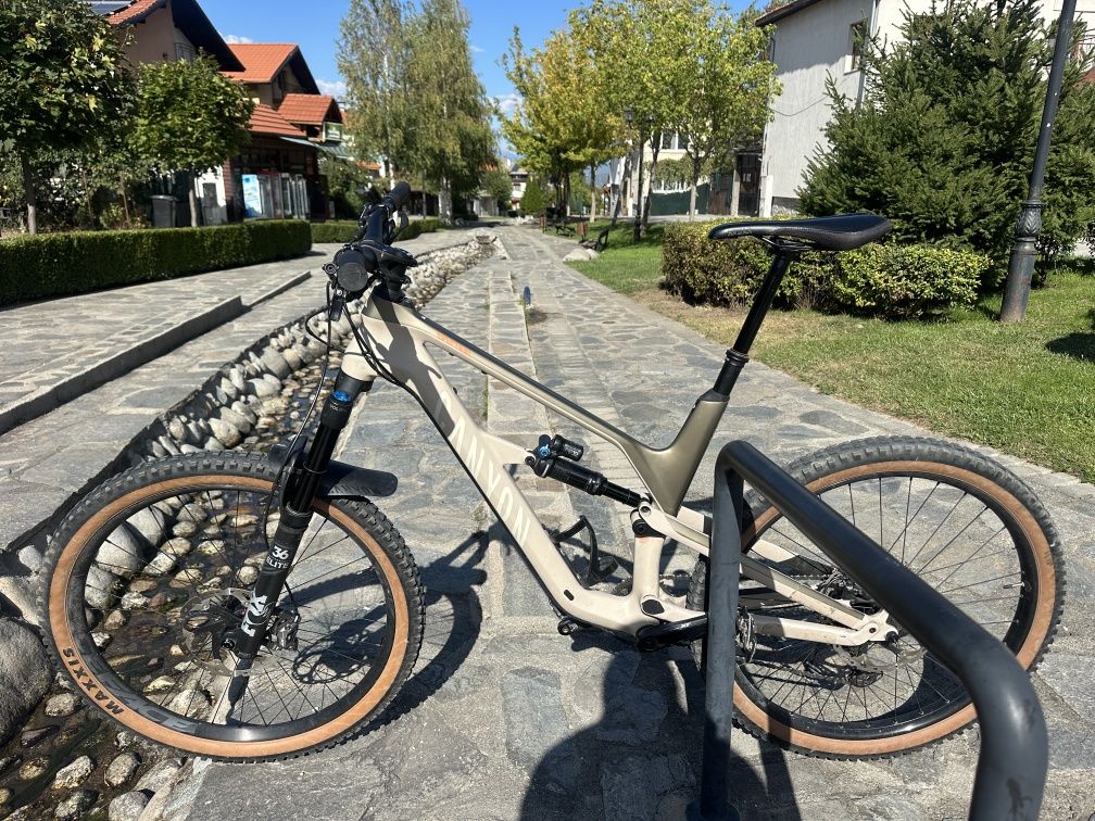 Карбонов планински Canyon Spectral CF8 Не е cube trek Santa Cruz YT