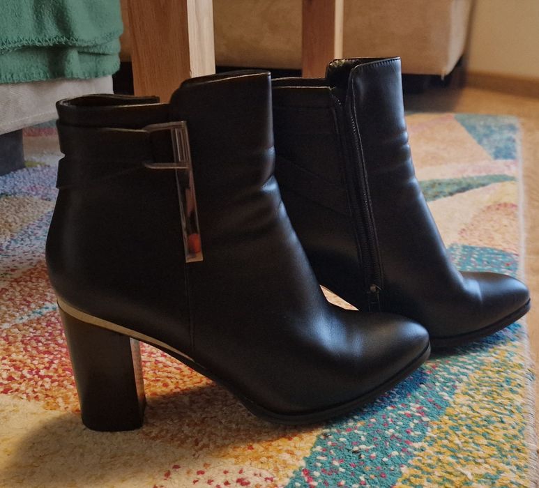 Дамски боти от еко кожа на марката Тенденц.