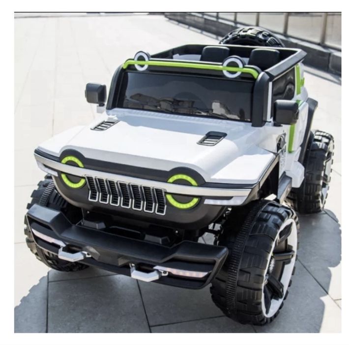 Электро машинка совсем новая ни разу не катались на улице.