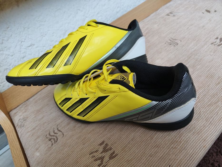Adidasi, ghete, fotbal, tenisi, papuci, sport