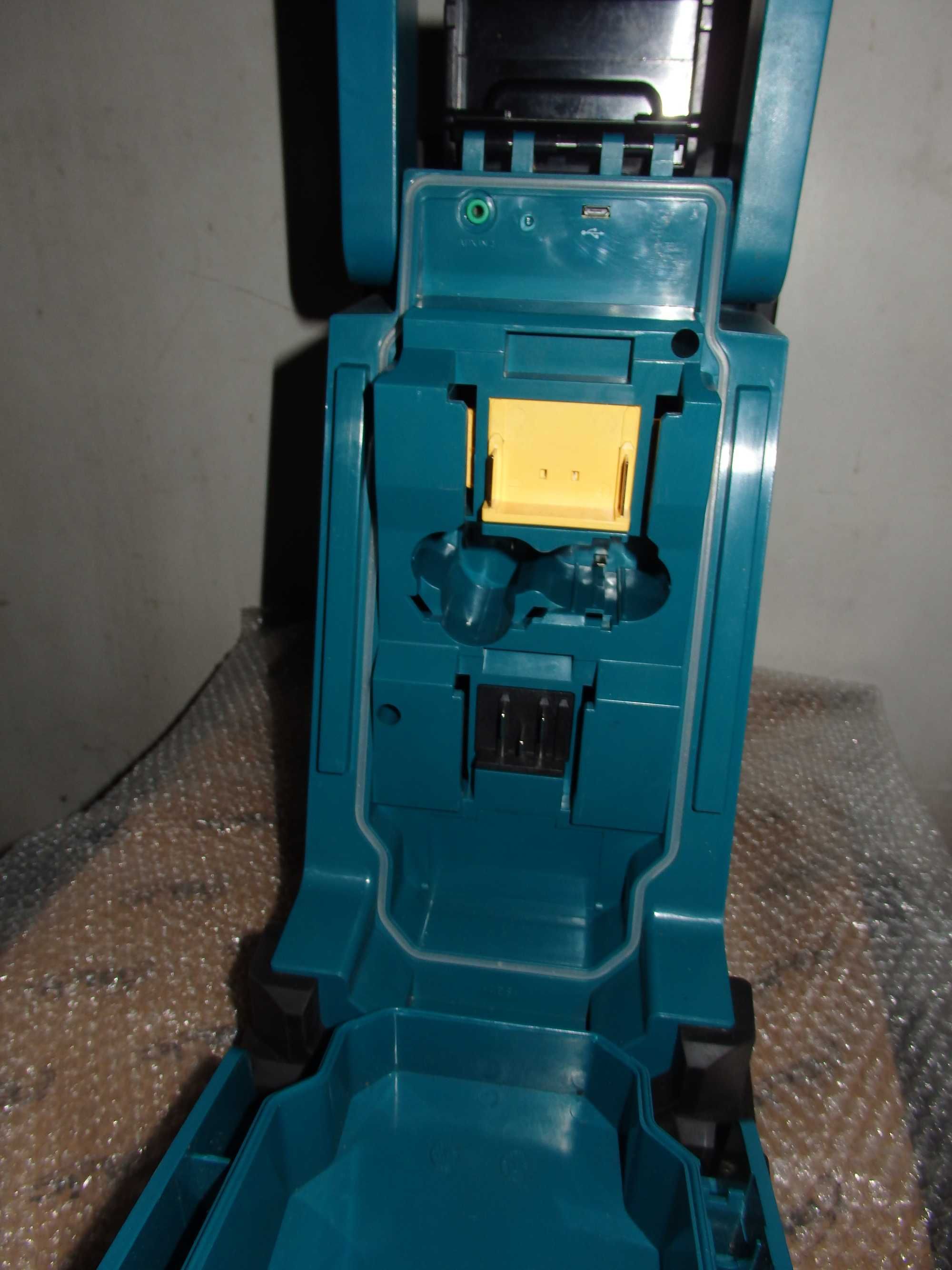 Радио Makita DMR110 Profesional