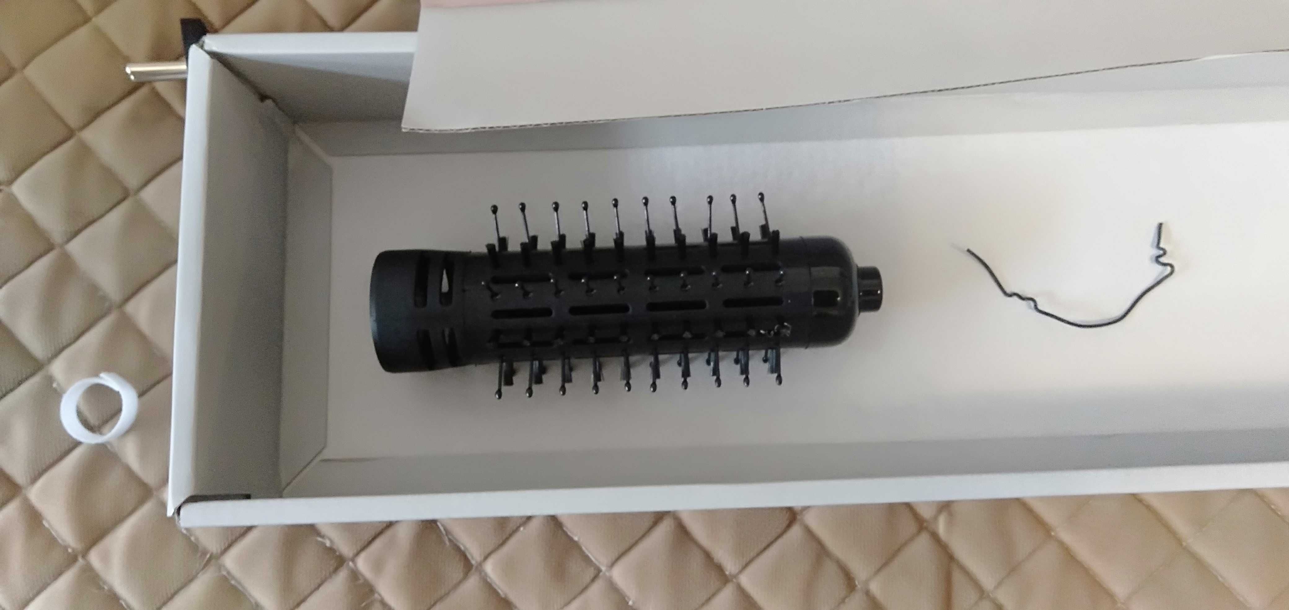 Продам фен - щётка Kemey Новый