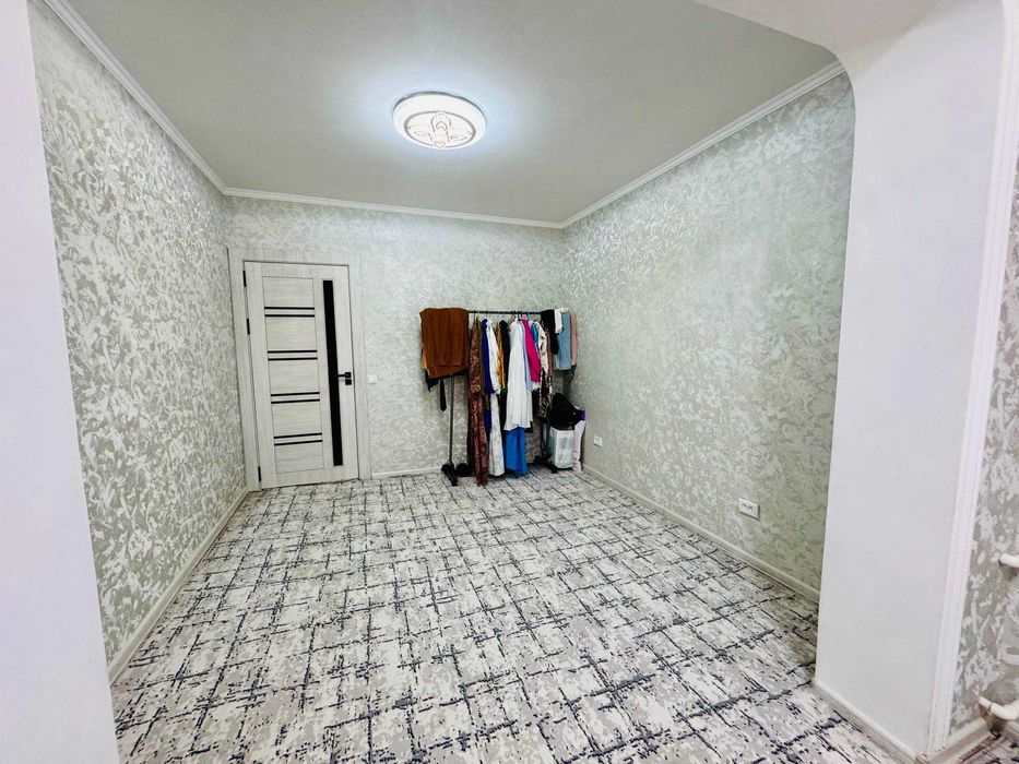 Buxoroda kvartira sotiladi 2 xonali 56m2 3-qavat.