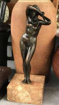 Statueta din bronz pe soclu de marmură (art deco)