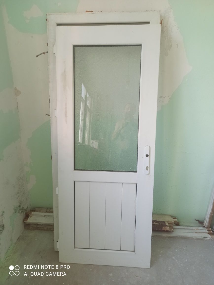 Продам пластиковые окна 2 шт.