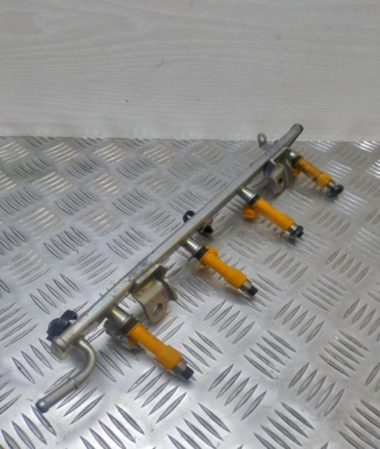 Rampa  cu Injectoare Suzuki Swift a 3-a generatie