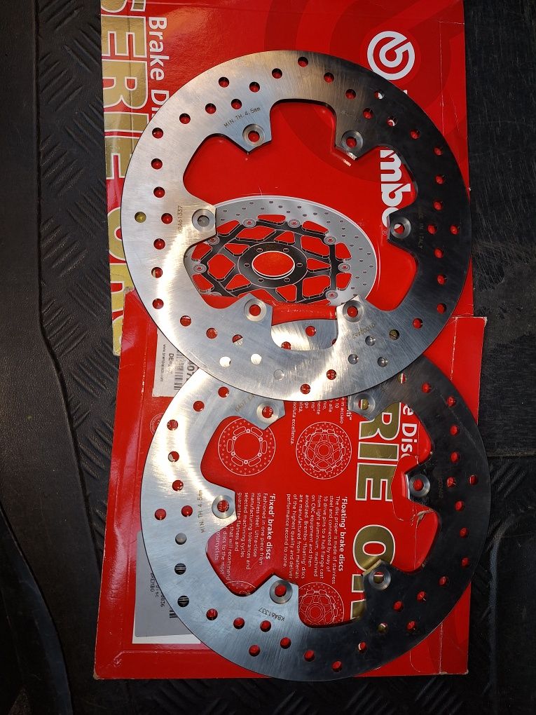 Discuri frână Brembo pt. moto 68B407E4 se potrivesc la Yamaha tmax 500