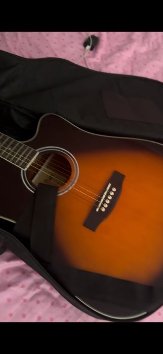 Vand chitara stare buna , nu e folosita