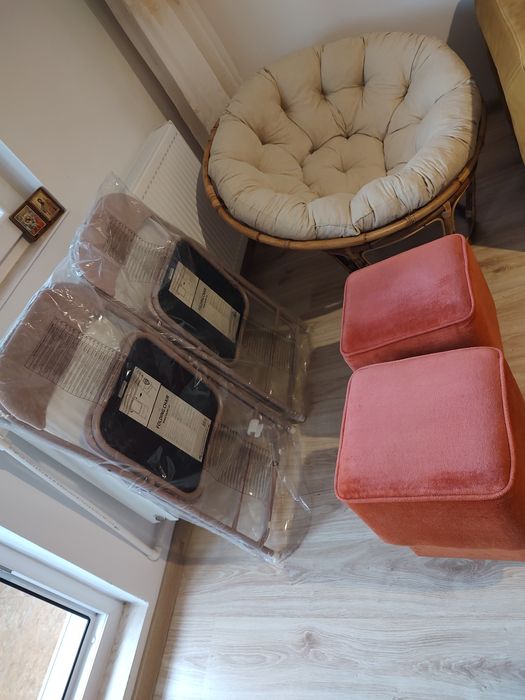 Vând fotoliu ratan rotund cu pernă, 2 scaune pliante, 2 taburete