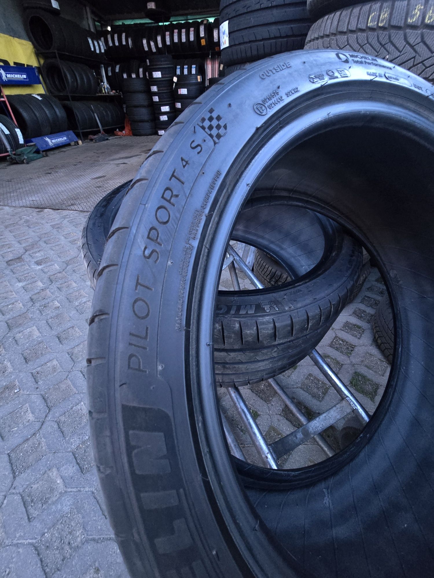 Летни гуми  1бр 245 40 20 и 275 35 20 1бр Michelin PS4s