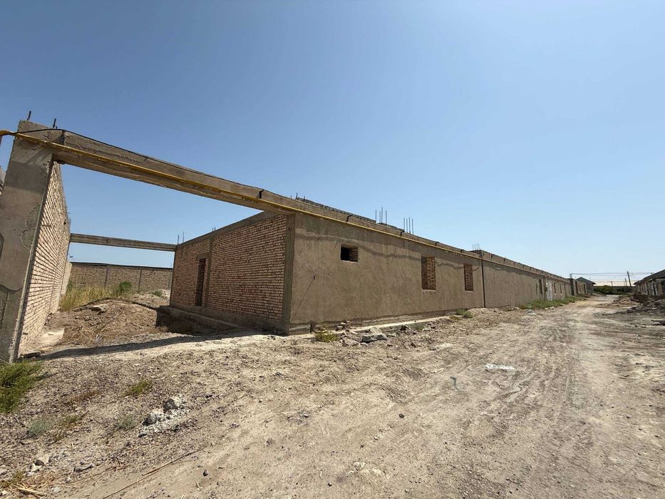 TAYYOR 6 SOTIQLI QURILISHI tuganlanmagan hovli sotiladi