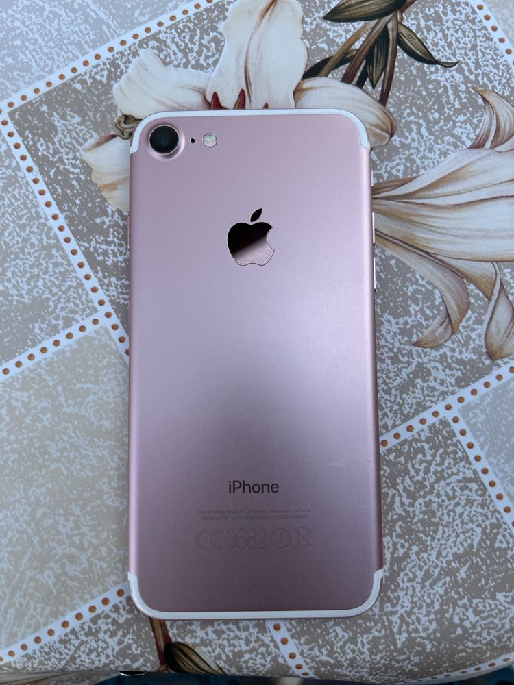 Vand iphone 7 perfect functinoal fara nici o urma de uzura