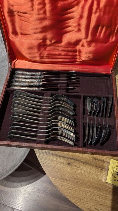 Посребрени прибори за хранене