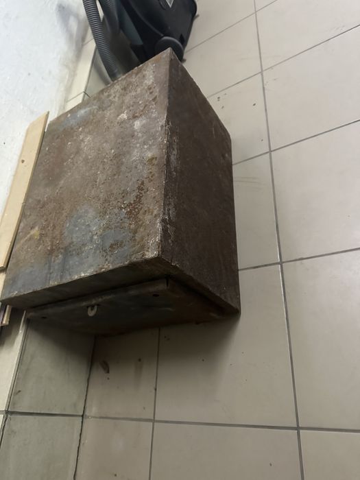 Ящик сейф для груз авто или в гараж