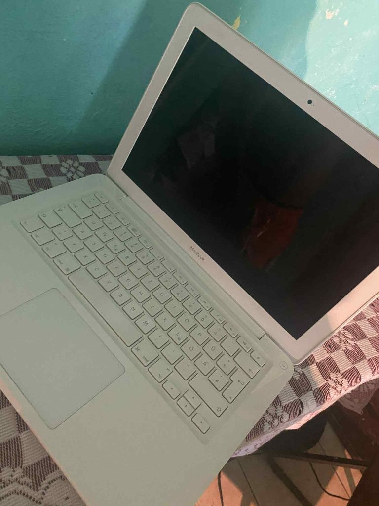 Laptop iphone în stare perfectă