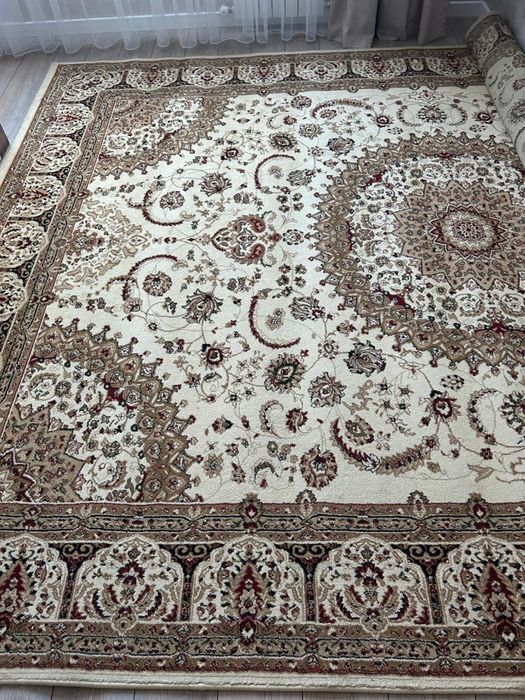 Продаю ковер 3 на 4 натуралка шерстяной