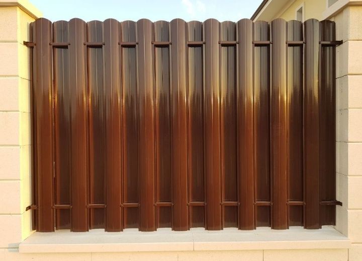 Construim garduri și porți la comanda clientului