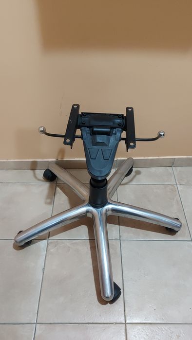 Ножки для офисного кресла, размеры где шурупы ширина 20 см,длина 20 см