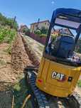 Inchiriez miniexcavator cu picon pentru diferite lucrari